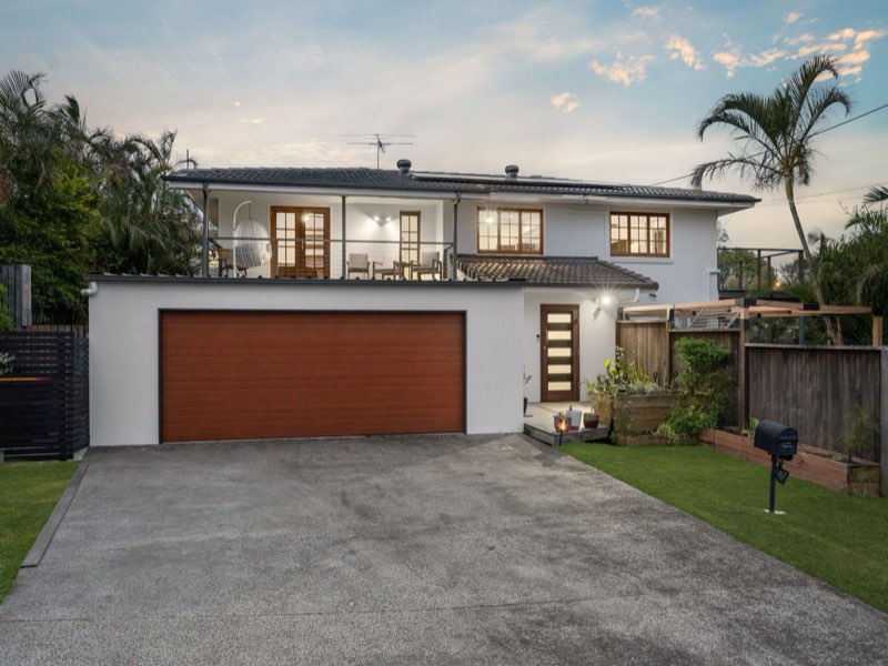 Modern two-storey family home in the Centenary corridor